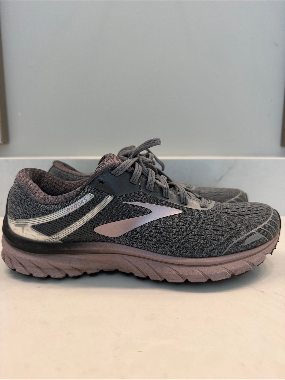 Brooks Women’s Adrenaline GTS 18 Size 11 Medium (B) Width